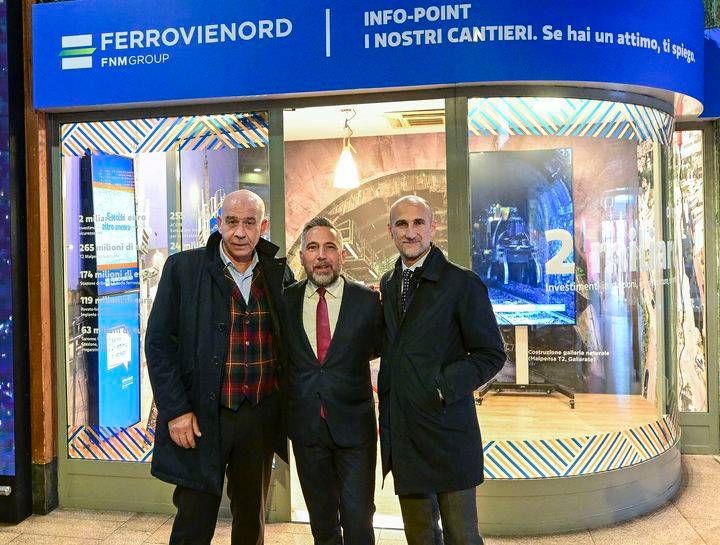 A Milano Cadorna l’Infopoint con tutti i cantieri di Ferrovie Nord: “se hai un attimo di tempo, ti spiego” Cadorna infopoint cantieri